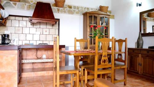 Apartment with one bedroom in Los Silos with furnished terrace and WiFi 5 km from the beach - image 10