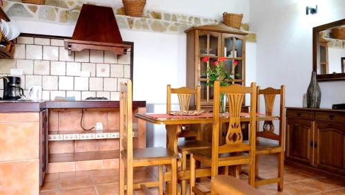 One bedroom appartement with furnished terrace and wifi at Los Silos 5 km away from the beach