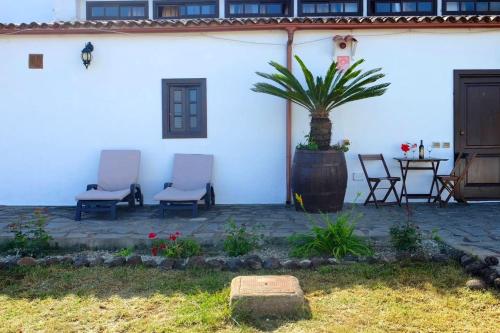 One bedroom appartement with furnished terrace and wifi at Los Silos 5 km away from the beach