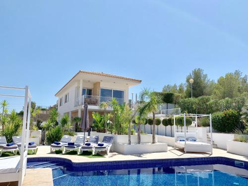 Villa Afortunada 5bedroom Villa with Air conditioning private swimming pool PS3 XBox Ping-Pong table ideal for families - image 2