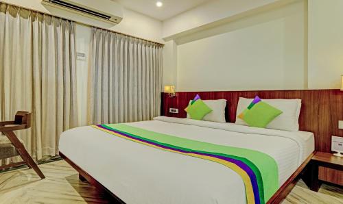 Standard Double Room image 10