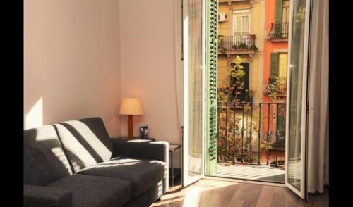 Apartment in Barcelona Sleeps 2 with Air Con Barcelona