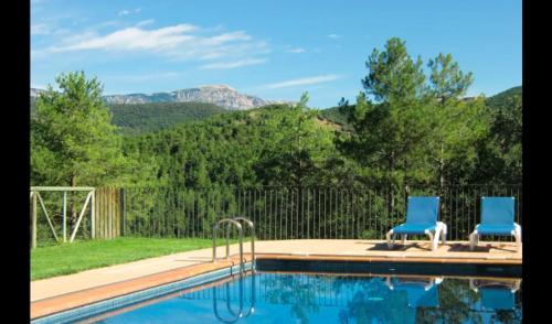 Solsona Villa Sleeps 12 with Pool gîte à louer Olius