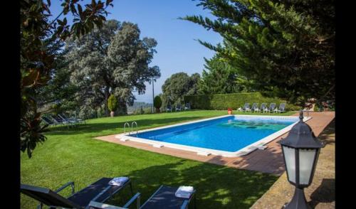 Viladomiu Vella Villa Sleeps 14 with Pool gîte à louer Puig-reig