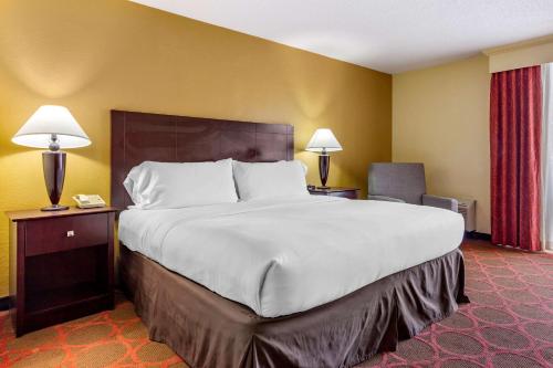 Clarion Hotel – Fayetteville, NC