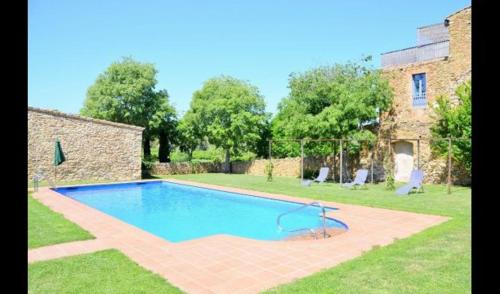 Villa in La Bisbal Sleeps 4 with Pool