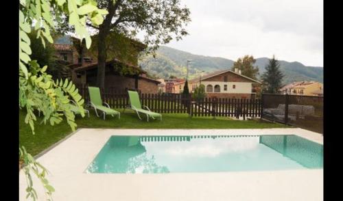 Villa in Sant Pau de Seguries Sleeps 8 with Pool gîte à louer Sant Pau de Segúries