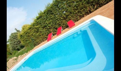 Santa Creu dels Juglars Villa Sleeps 8 with Pool gîte à louer Prats de Lluçanès