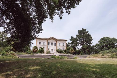 Chateau & Domaine de Bezyl