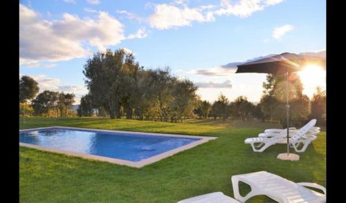 Villa in Solsona Sleeps 15 with Pool gîte à louer Sant Just d'Ardèvol