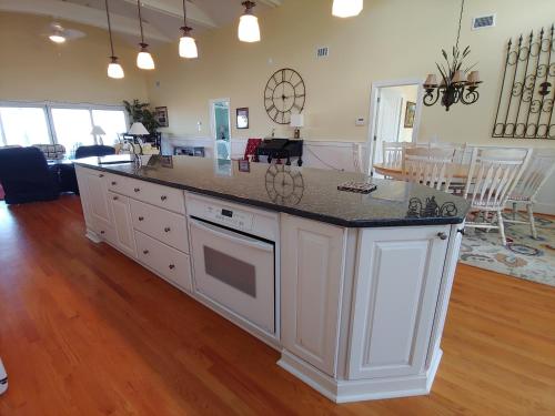 211 E Arctic - Tee Fore Two - Oceanfront - 4 Bedrooms - main image