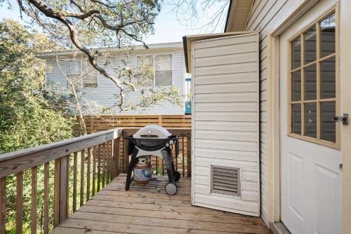 220 W Ashley - Corner Cottage - Central Location - main image