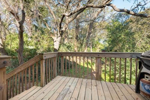 220 W Ashley - Corner Cottage - Central Location - image 2