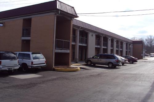 外部景觀, 行政旅館 (Executive Inn) in 田納西塔拉霍馬