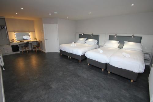 2 king beds