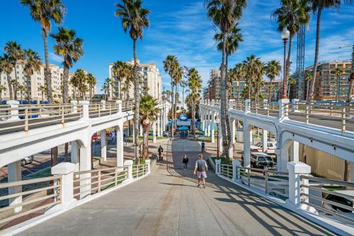Oceanside Rocks Family Vacation Home - image 6