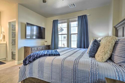 Washington Townhome with Patio and Resort Perks! - main image