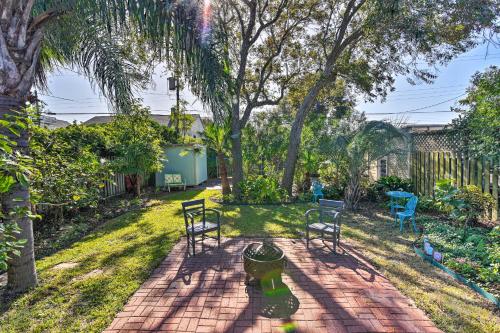 Charming Coastal Cottage 5 Blocks to Beach! - image 2