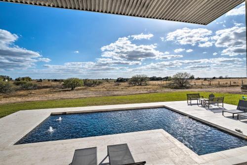 Hot Tub & Game Room! Family Schulenburg Retreat in كولومبوس
