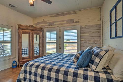 Pool, Hot Tub and Game Room Schulenburg Retreat Pool, Hot Tub and Game Room Schulenburg Retreat