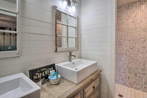 Pool, Hot Tub and Game Room Schulenburg Retreat Pool, Hot Tub and Game Room Schulenburg Retreat