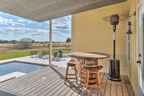 Schulenburg Retreat with Private Pool and Hot Tub