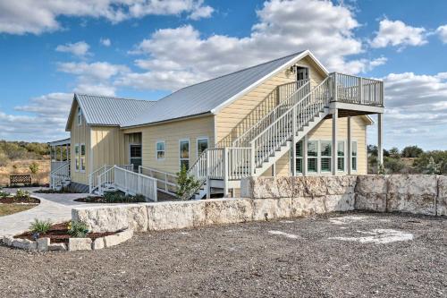 Pool, Hot Tub and Game Room Schulenburg Retreat Pool, Hot Tub and Game Room Schulenburg Retreat