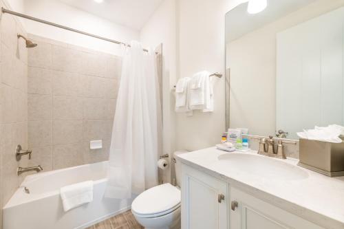 Bright Cottage with Pool & Amenity Access near Disney at Margaritaville - 8032Sh - image 2