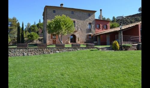 Olost Villa Sleeps 16 with Pool gîte à louer Santa Maria d'Oló