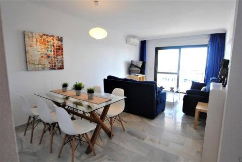 Riviera del Sol Holiday Home Sleeps 6 with Pool Air Con and WiFi gîte à louer Riviera del Sol