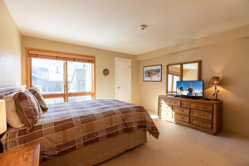 Breakaway West - Studio, 2,3 Bedrooms by Vail Realty in Vail, USA