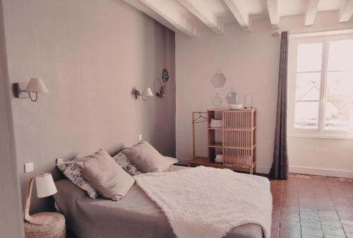 1 queen bed, 1 twin bed