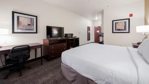 Cobblestone Hotel & Suites - Two Rivers