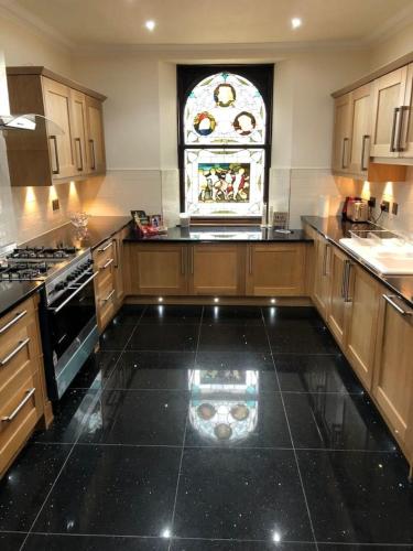 Beautiful 4-Bed Villa in Glasgow, Glasgow (photo 6)