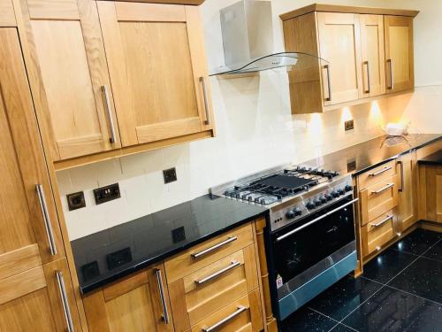 Beautiful 4-Bed Villa in Glasgow, Glasgow (photo 5)