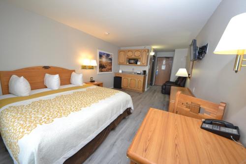 Days Inn & Suites by Wyndham Airport Albuquerque - image 8