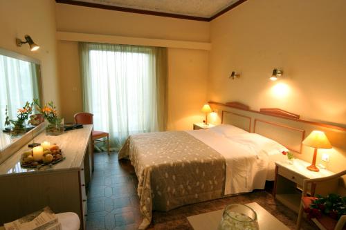 3 twin beds