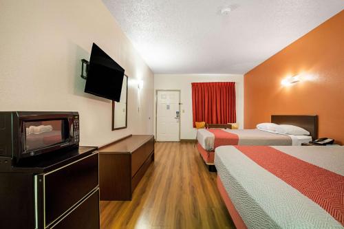 2 queen beds