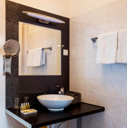 Boutique Double or Twin Room image 7