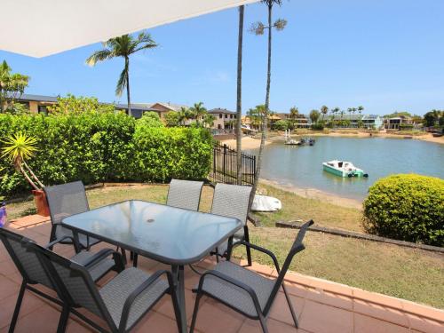 Courtney Cove 1 Comfortable Two Bedroom Apartment on Mooloolaba Canal