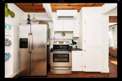 Salty Poodle Cottage in San Luis Island (TX)