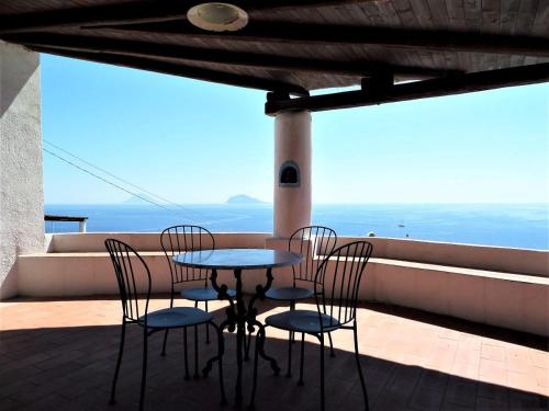  Case al Mare - terrazzi panoramici e ampio giardino in Santa Marina Salina