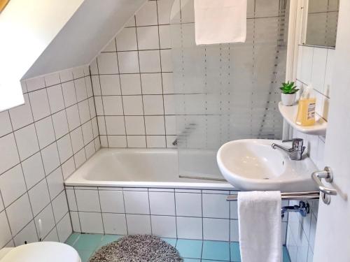 SUNNYHOME Monteurwohnungen und Apartments in Schwandorf 6.4km von Steinberg am See entfernt