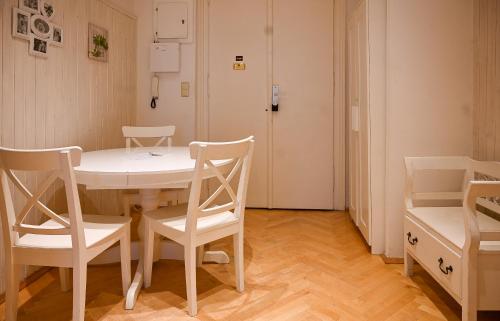 Bright Apartment Schönbrunn Palace, Vienna (photo 7)