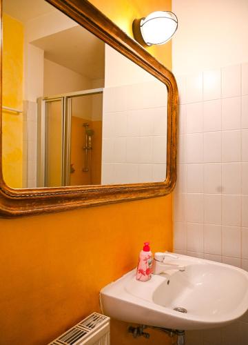 Bright Apartment Schönbrunn Palace, Vienna (photo 10)