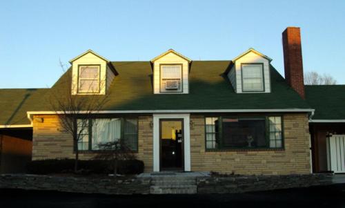 Driftwood Inn - 출입구