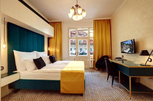 1 queen bed