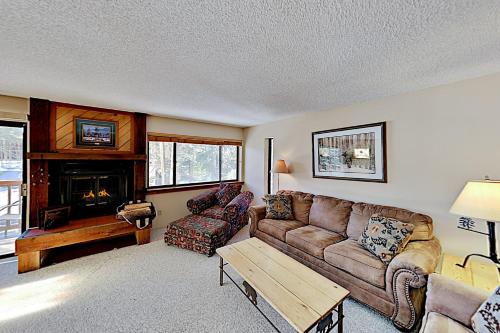 Ski-In Getaway - Hot Tubs & Pool - Walk to Dining condo - main image