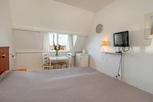 Double Room image 4