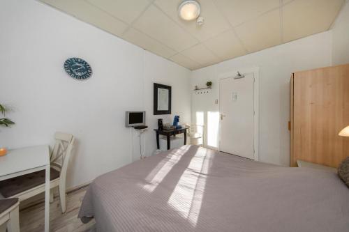 Double Room with Private External Bathroom image 5